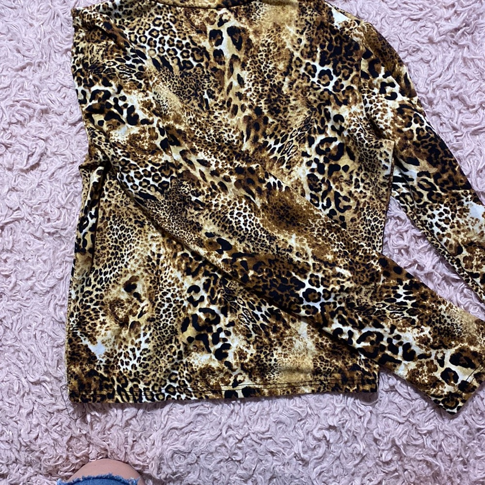 Leopard print turtle neck shirt small
